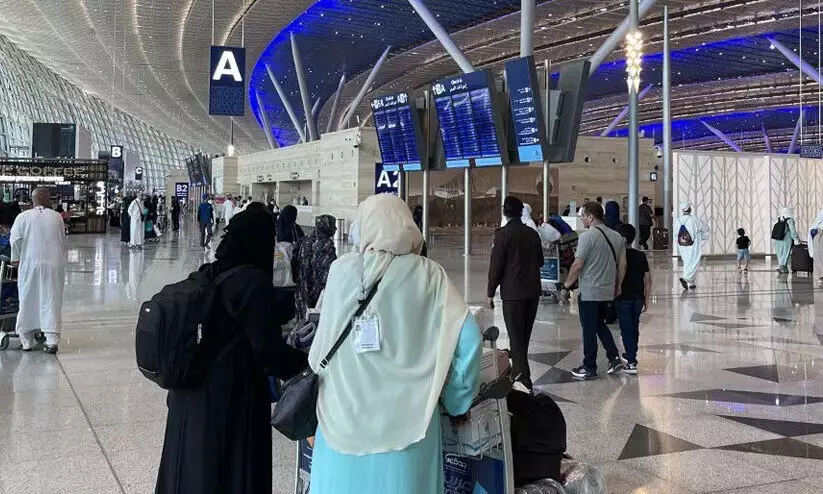 ജി​ദ്ദ എ​യ​ർ​പോ​ർ​ട്ട്: അ​ന​ധി​കൃ​ത ടാ​ക്‌​സി​ക​ൾ​ക്ക് 5000 റി​യാ​ൽ പി​ഴ