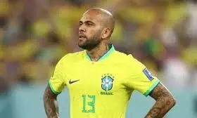 ലൈംഗിക പീഡനക്കേസിൽ കുരുക്ക് മുറുകി ബ്രസീൽ താരം ഡാനി ആൽവസ്; താരം സ്പെയിനിലെത്തിയത് പൊലീസ് നീക്കം മനസ്സിലാക്കാതെ ലൈംഗിക പീഡനക്കേസിൽ കുരുക്ക് മുറുകി ബ്രസീൽ താരം ഡാനി ആൽവസ്; താരം സ്പെയിനിലെത്തിയത് പൊലീസ് നീക്കം മനസ്സിലാക്കാതെ