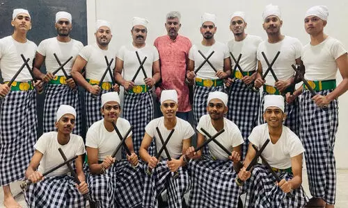 കോഴിക്കോ​ട്ടെ കോൽക്കളിമികവുമായി യാസിർ ഗുരുക്കളുടെ സംഘം പഞ്ചാബിൽ