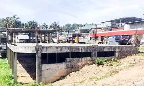 തൂ​ക്കു​പാ​ലം മാ​ർ​ക്ക​റ്റ് സ​മു​ച്ച​യം