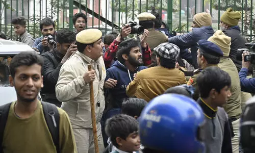 ജാമിഅയിൽ ഡോക്യുമെന്‍ററി ഇന്ന് പ്രദർശിപ്പിക്കില്ല; വിദ്യാർഥി നേതാക്കൾ കസ്റ്റഡിയിൽ, ഇന്‍റർനെറ്റും വൈദ്യുതിയും തടഞ്ഞു
