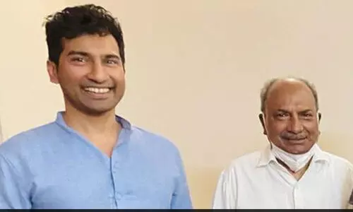 അനിലിന്‍റെ ഉറുമി വീശലിൽ മുറിവേറ്റ് ആന്‍റണിയും; മൗനം തുടർന്ന് മുതിർന്ന നേതാവ്