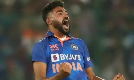 ഇ​ന്ത്യ​ൻ ടീ​മി​ലെ വി​വ​ര​ങ്ങ​ൾ തേ​ടി ഒ​രാ​ൾ ത​ന്നെ സ​മീ​പി​ച്ചെ​ന്ന് സി​റാ​ജ്