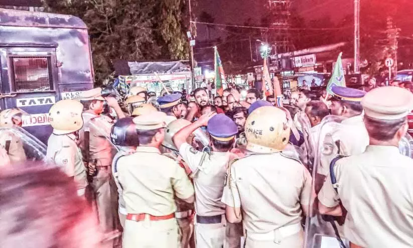 കോട്ടയത്തും ചങ്ങനാശ്ശേരിയിലും ബി.ബി.സി ഡോക്യുമെൻററി പ്രദർശനം; വൈക്കത്ത് സംഘർഷം