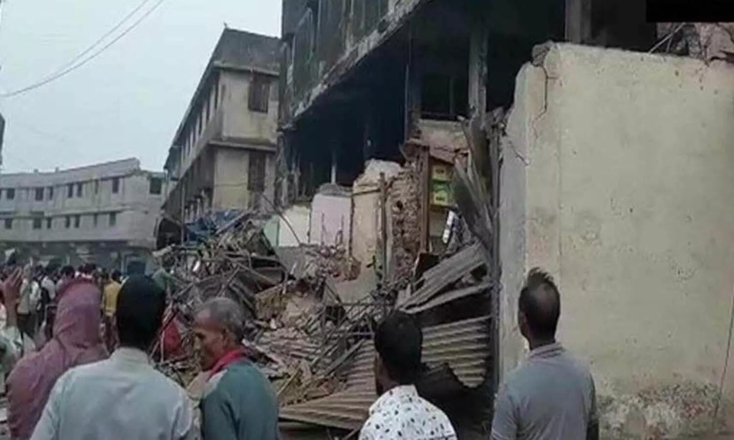 ഭി​വ​ണ്ടി​യി​ൽ കെ​ട്ടി​ടം ത​ക​ർ​ന്ന് ഒ​രാ​ൾ മ​രി​ച്ചു ;   ഒ​രാ​ൾ​ക്ക് പ​രി​ക്ക്