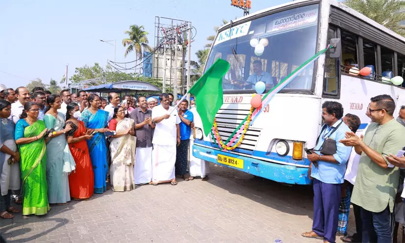 വൈപ്പിനിൽ നിന്നുള്ള സ്വകാര്യ ബസുകളുടെ നഗര പ്രവേശനം മൂന്നു മാസത്തിനുള്ളിൽ യാഥാർഥ്യമാക്കുമെന്ന് ആന്റണി രാജു വൈപ്പിനിൽ നിന്നുള്ള സ്വകാര്യ ബസുകളുടെ നഗര പ്രവേശനം മൂന്നു മാസത്തിനുള്ളിൽ യാഥാർഥ്യമാക്കുമെന്ന് ആന്റണി രാജു