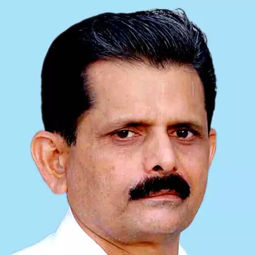 ബൈ​ക്കും ബ​സും കൂ​ട്ടി​യി​ടി​ച്ച് പ​രി​ക്കേ​റ്റ​യാ​ൾ മ​രി​ച്ചു