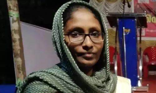 മകളെ ഡോക്ടറെ കാണിച്ച് മടങ്ങവേ ബസ്സിടിച്ച് യുവതി മരിച്ചു