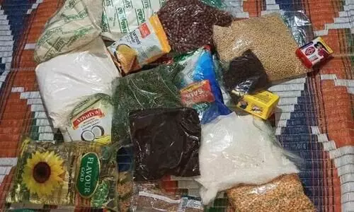 ഓണക്കിറ്റ് വിതരണം: ഉദ്യോഗസ്ഥർക്ക് സ്വർണ നാണയം