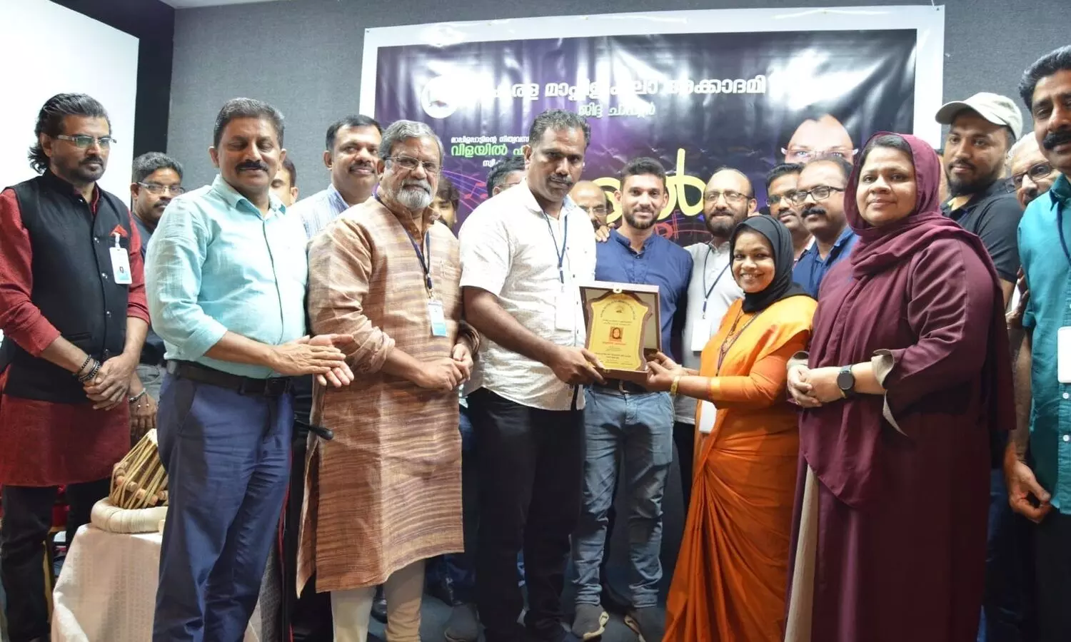 വിളയിൽ ഫസീലക്ക് കേരള മാപ്പിള കലാ അക്കാദമി ജിദ്ദ ചാപ്റ്ററിന്റെ ആദരം