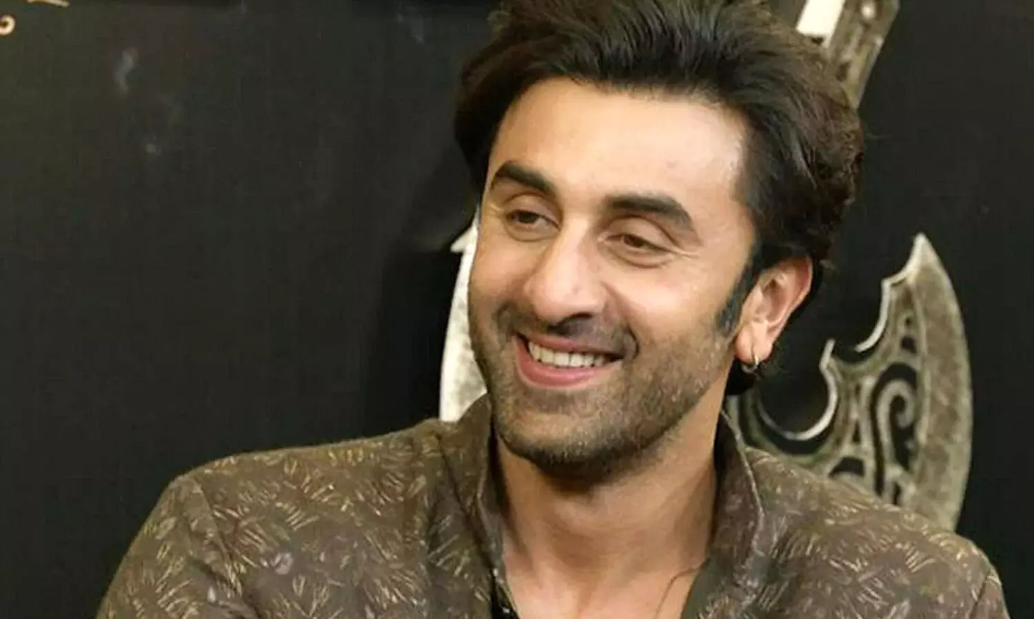 Ranbir Kapoor Throw Fans Phone Out Of Anger? Truth Went Viral