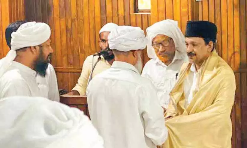 സമുദായം ഭിന്നതകൾ മറന്ന് മുന്നേറണം -സാദിഖലി തങ്ങൾ സമുദായം ഭിന്നതകൾ മറന്ന് മുന്നേറണം -സാദിഖലി തങ്ങൾ