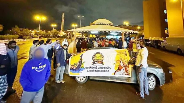 തൊഴിലാളികൾക്ക് ഭക്ഷണം നൽകി പത്തനംതിട്ട പ്രവാസി അസോസിയേഷൻ തൊഴിലാളികൾക്ക് ഭക്ഷണം നൽകി പത്തനംതിട്ട പ്രവാസി അസോസിയേഷൻ