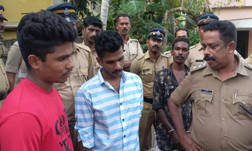 തട്ടിക്കൊണ്ടുപോയി മർദനം: പ്രതികളെ കസ്റ്റഡിയിൽ വാങ്ങി തെളിവെടുത്തു