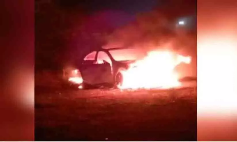 The girlfriend left him; The doctor got into Benzs car and set it on fire