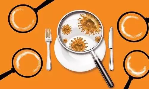 ഏ​ഴ് ഹോ​ട്ട​ലു​ക​ളി​ൽ​നി​ന്ന്​ പ​ഴ​കി​യ ഭ​ക്ഷ​ണം പി​ടി​കൂ​ടി