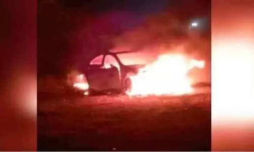 The girlfriend left him; The doctor got into Benzs car and set it on fire