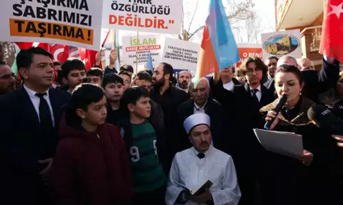 പ​ലു​ദാ​ൻ വീണ്ടും ഖു​ർ​ആ​ൻ ക​ത്തി​ച്ചു; സംഭവം ഡെന്മാർക്കിലെ തുർക്കിയ എംബസിക്ക് പുറത്ത്