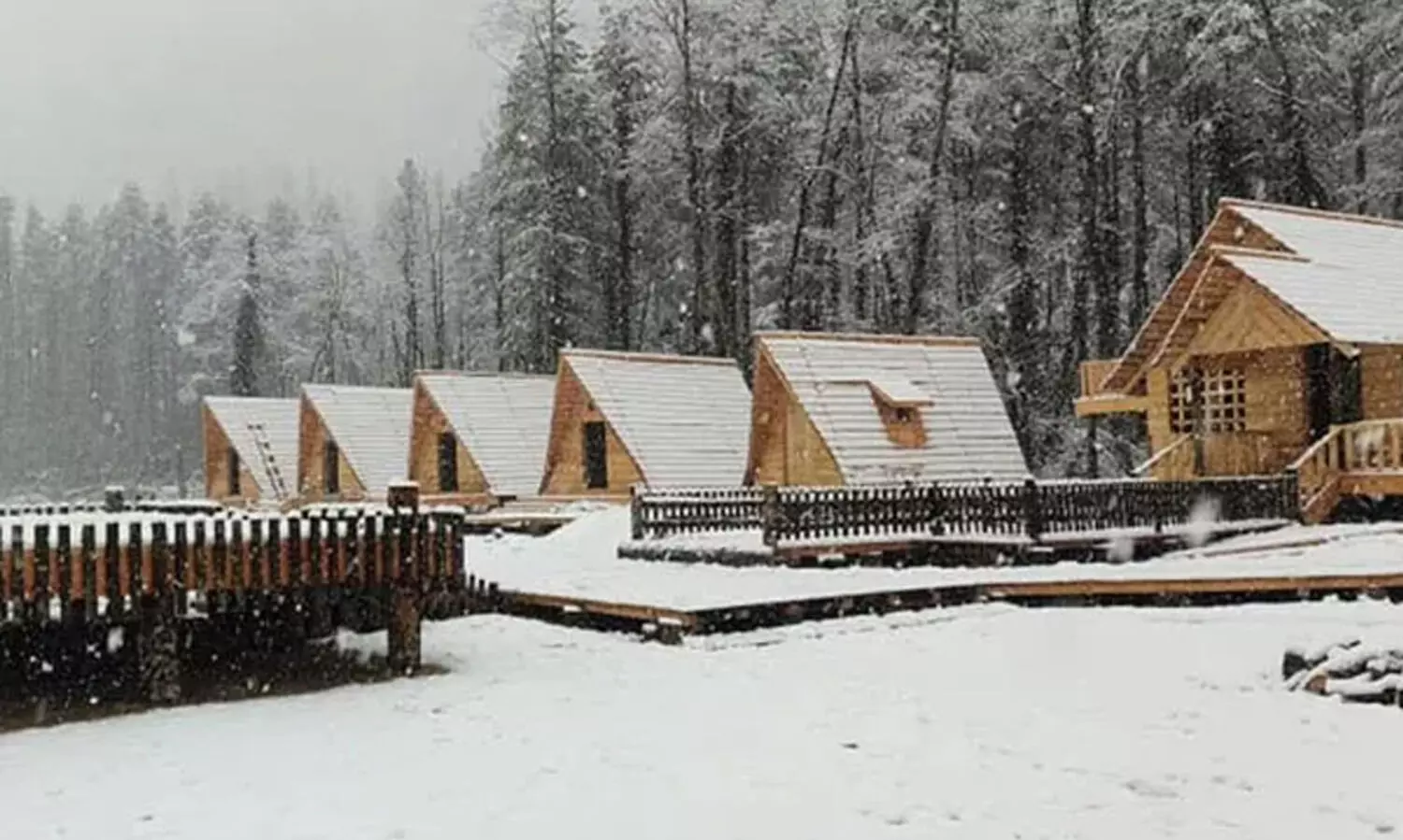 ഇത് സ്വിറ്റ്സർലാൻഡോ കശ്മീരോ അല്ല, മഞ്ഞു പുതച്ച താഴ്വര ദൃശ്യങ്ങൾ വൈറൽ