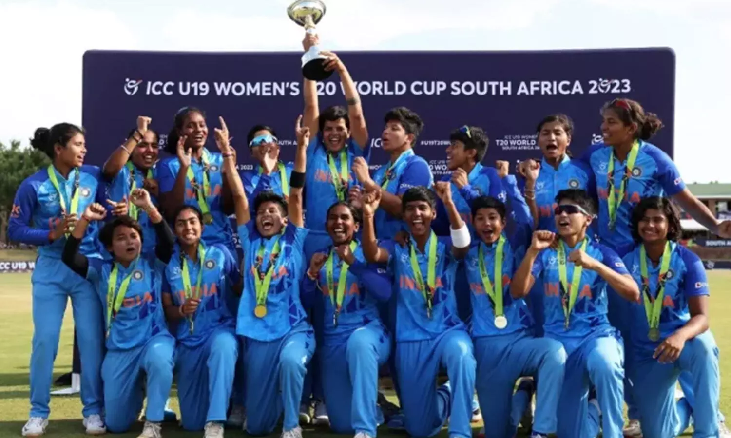 അണ്ടർ 19 വനിത ട്വന്റി 20 ലോകകപ്പ്: ഇംഗ്ലണ്ടിനെ ഏഴു വിക്കറ്റിന് തകർത്ത ഇന്ത്യ പ്രഥമ ജേതാക്കൾ