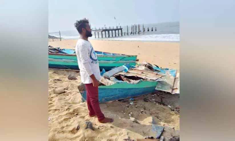 ഉപജീവനം വഴിമുട്ടി മത്സ്യത്തൊഴിലാളികൾ; അഫ്സലിന് നഷ്ടമായത് ജീവിതസമ്പാദ്യം