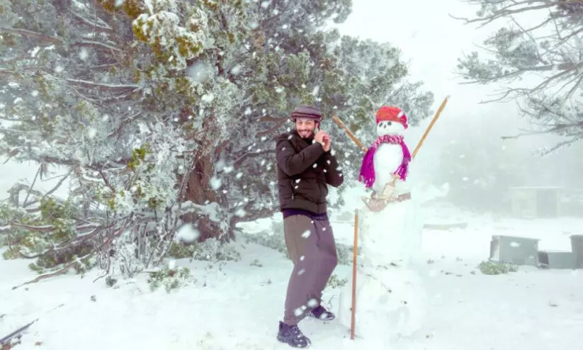 ജബൽ ശംസിൽ അപൂർവ മഞ്ഞുവീഴ്ച; സന്ദർശക തിരക്ക് ജബൽ ശംസിൽ അപൂർവ മഞ്ഞുവീഴ്ച; സന്ദർശക തിരക്ക്