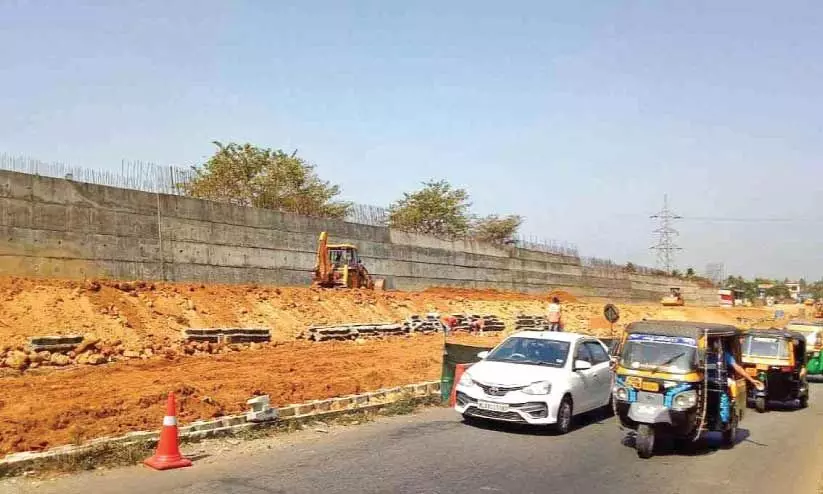 ചാ​ല​ക്കു​ടി അ​ടി​പ്പാ​ത നി​ർ​മാ​ണം വീ​ണ്ടും സ​ജീ​വ​മാ​യി