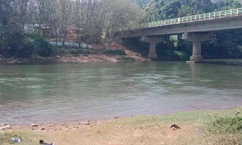 അപകടച്ചുഴിയായി കല്ലടയാറ്റിലെ എലിക്കാട്ടൂര് കടവ് അപകടച്ചുഴിയായി കല്ലടയാറ്റിലെ എലിക്കാട്ടൂര് കടവ്