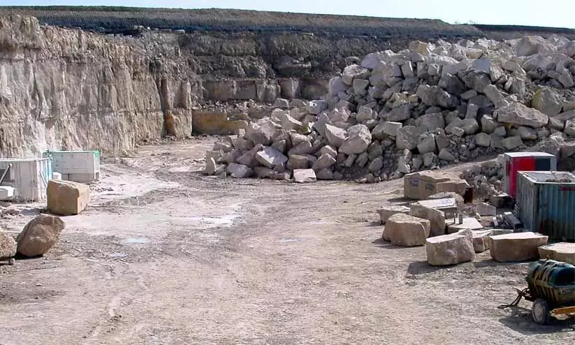 ക്രഷറുകളും ക്വാറികളും നാളെ മുതൽ അടച്ചിടും