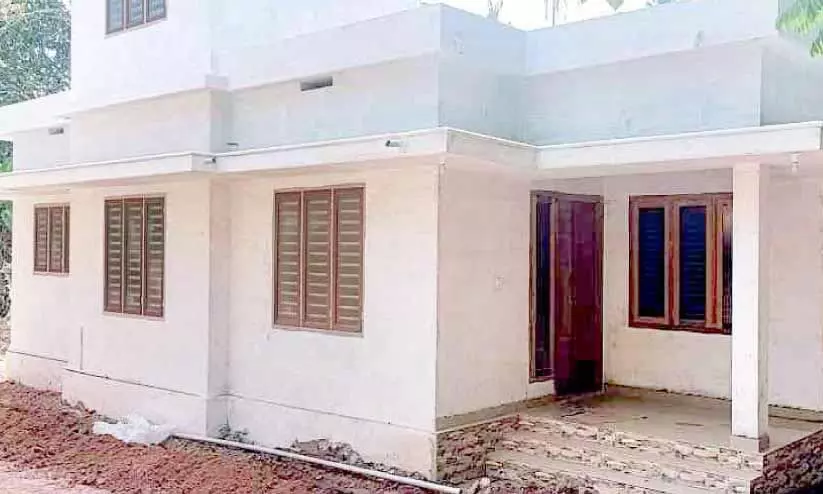 നാട്ടുകാർ കൈകോർത്തു; സഹോദരിമാർക്ക് വീടൊരുങ്ങി നാട്ടുകാർ കൈകോർത്തു; സഹോദരിമാർക്ക് വീടൊരുങ്ങി