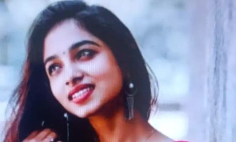 ബത്തേരിയിൽ ആശുപത്രി പരിസരത്ത് വിദ്യാർഥിനി മരിച്ച നിലയിൽ ബത്തേരിയിൽ ആശുപത്രി പരിസരത്ത് വിദ്യാർഥിനി മരിച്ച നിലയിൽ