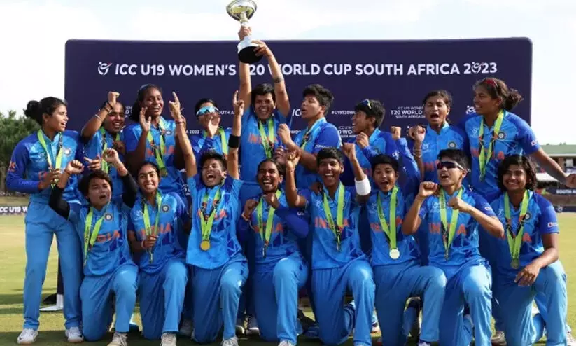 അണ്ടർ 19 വനിത ട്വന്റി 20 ലോകകപ്പ്: ഇംഗ്ലണ്ടിനെ ഏഴു വിക്കറ്റിന് തകർത്ത ഇന്ത്യ പ്രഥമ ജേതാക്കൾ അണ്ടർ 19 വനിത ട്വന്റി 20 ലോകകപ്പ്: ഇംഗ്ലണ്ടിനെ ഏഴു വിക്കറ്റിന് തകർത്ത ഇന്ത്യ പ്രഥമ ജേതാക്കൾ