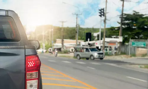 നടുറോഡിൽ വാഹനം നിന്നാൽ എന്തുചെയ്യണം?; നിർദേശങ്ങളുമായി അധികൃതർ