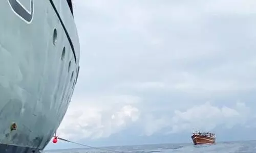 അ​പ​ക​ട​ത്തി​ൽ​പെ​ട്ട ഇ​റാ​ൻ ബോ​ട്ട് ​റോ​യ​ൽ നേ​വി ഓ​ഫ് ഒ​മാ​ന്‍ ര​ക്ഷി​ച്ചു