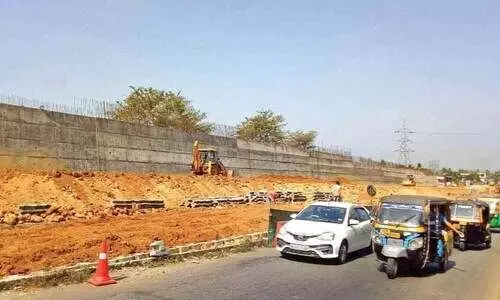 ചാ​ല​ക്കു​ടി അ​ടി​പ്പാ​ത നി​ർ​മാ​ണം വീ​ണ്ടും സ​ജീ​വ​മാ​യി