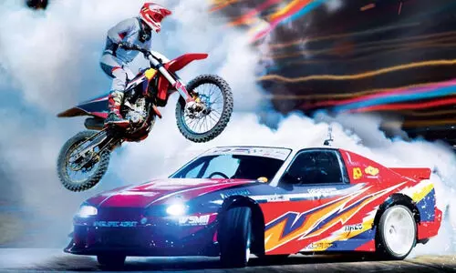 ത്ര​സി​പ്പി​ക്കാ​ൻ ശൈ​ഖ് സാ​യി​ദ് ഫെ​സ്റ്റി​ൽ ബൈ​ക്ക് സ്റ്റ​ണ്ടും കാ​ർ റേ​സിം​ഗും