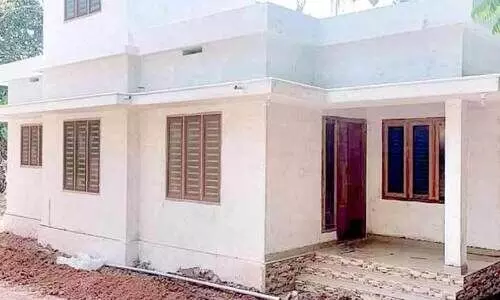 നാട്ടുകാർ കൈകോർത്തു; സഹോദരിമാർക്ക് വീടൊരുങ്ങി നാട്ടുകാർ കൈകോർത്തു; സഹോദരിമാർക്ക് വീടൊരുങ്ങി