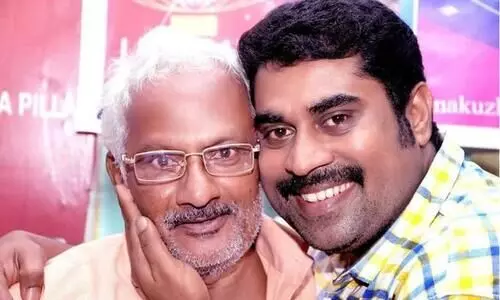 ‘എന്നെ പുറംലോകം കണ്ടതും കേട്ടതും ഈ മനുഷ്യനിലൂടെ, അബൂക്കക്ക് ആദരാഞ്ജലികൾ’;വൈകാരിക കുറിപ്പുമായി സുരാജ്