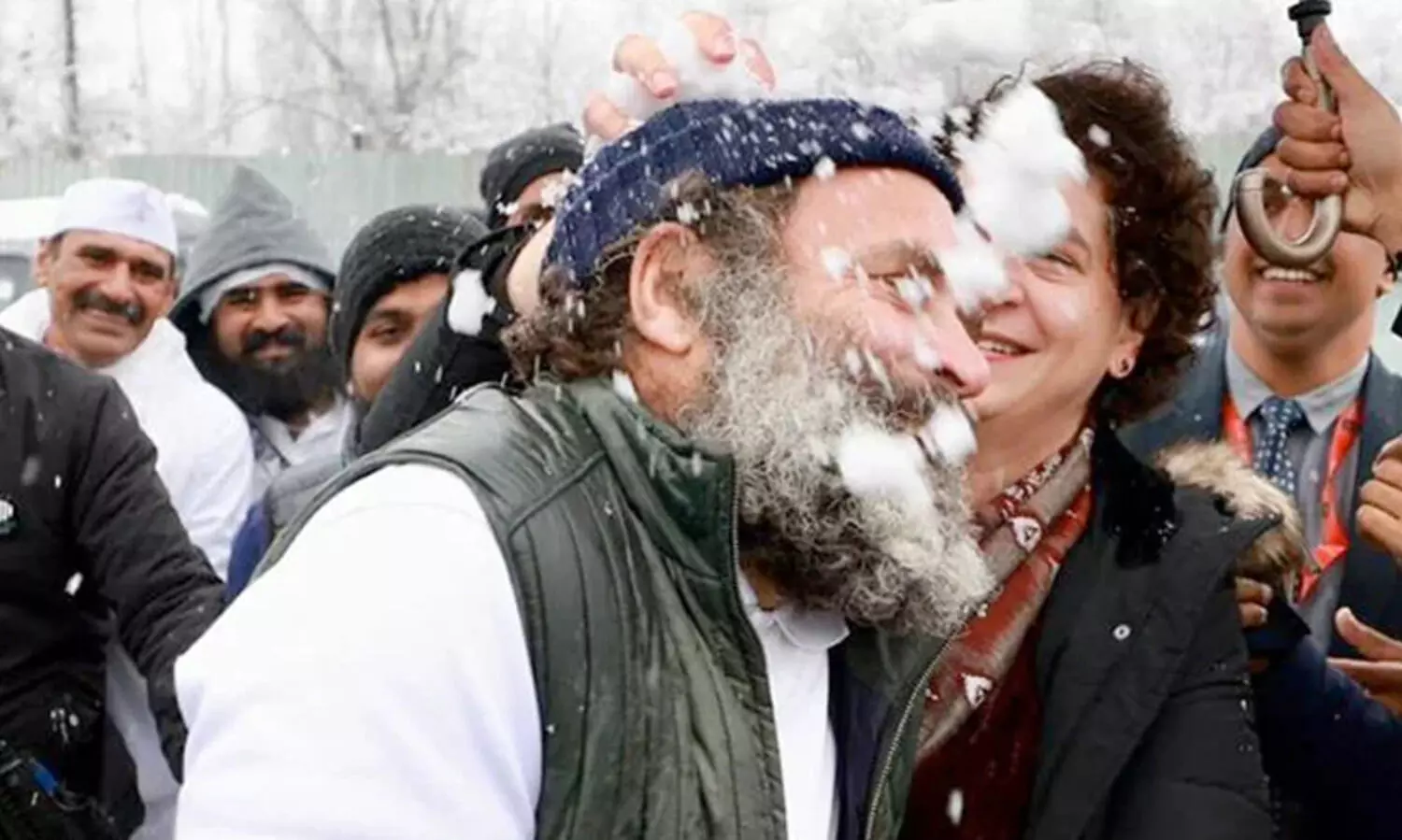 കശ്മീരിലെ മഞ്ഞുവീഴ്ചക്കിടെ രാഹുൽ-പ്രിയങ്ക ‘പോര്’ -Video