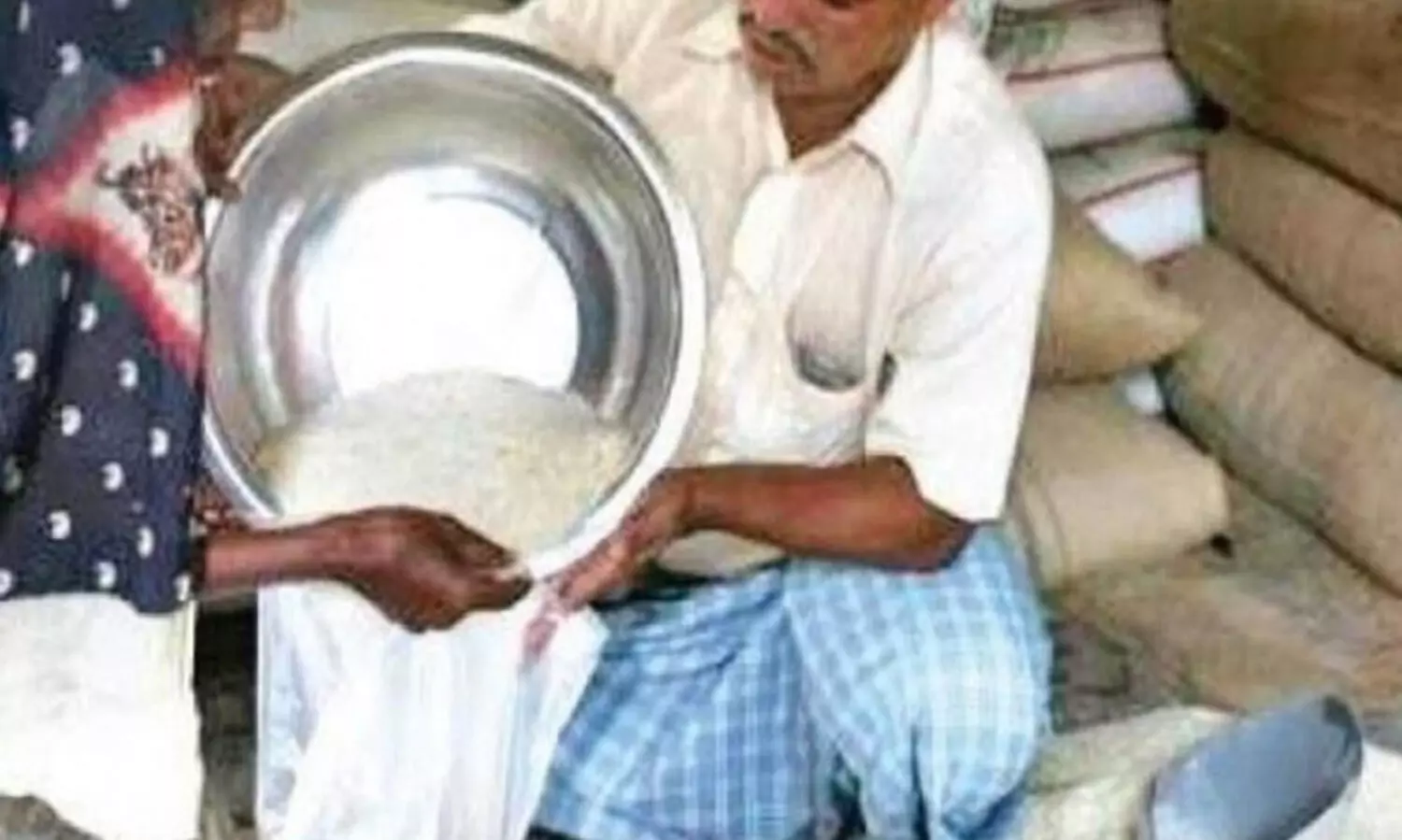 റേഷൻ കടകളുടെ ലൈസൻസ് റദ്ദ് ചെയ്തു