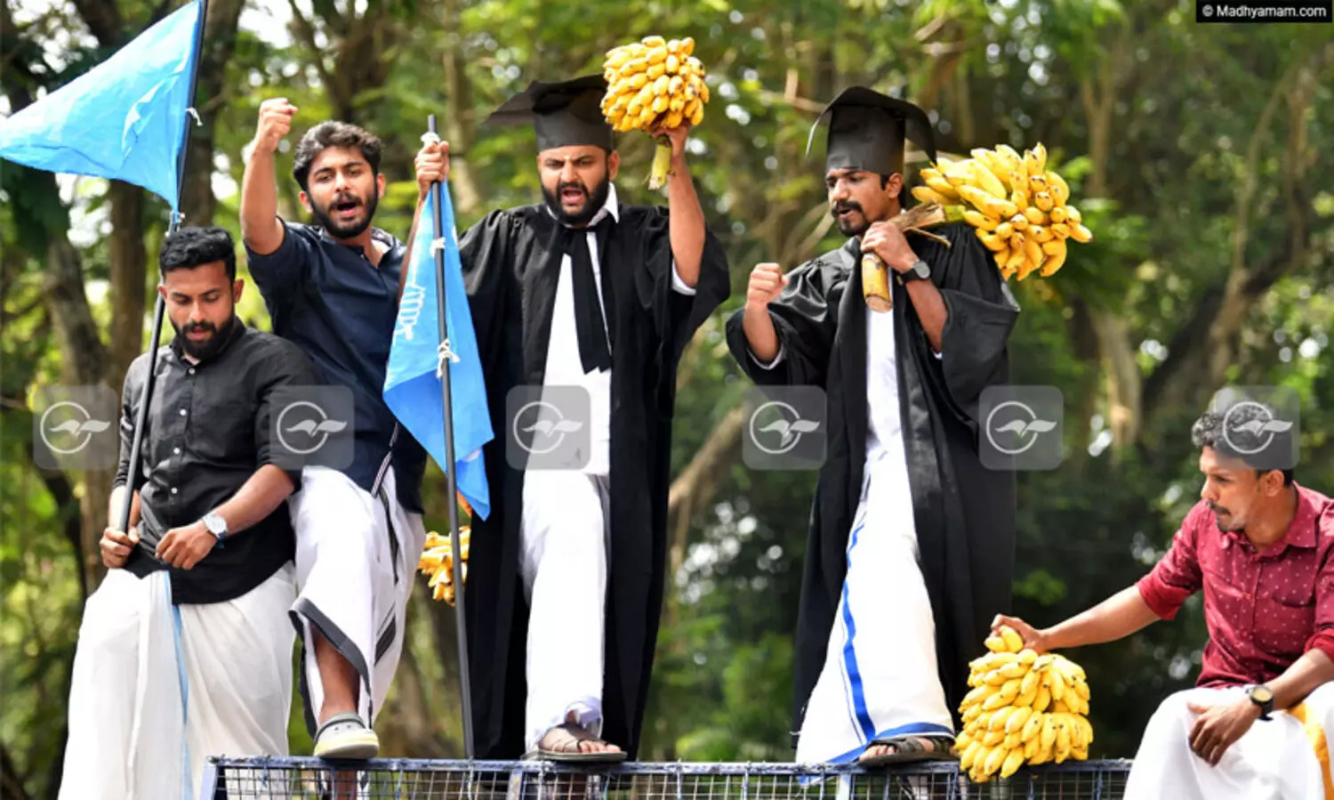ചിന്തയുടെ പ്രബന്ധം റദ്ദാക്കണം; വാഴക്കുലകളുമായി കെ.എസ്​.യു പ്രതിഷേധം