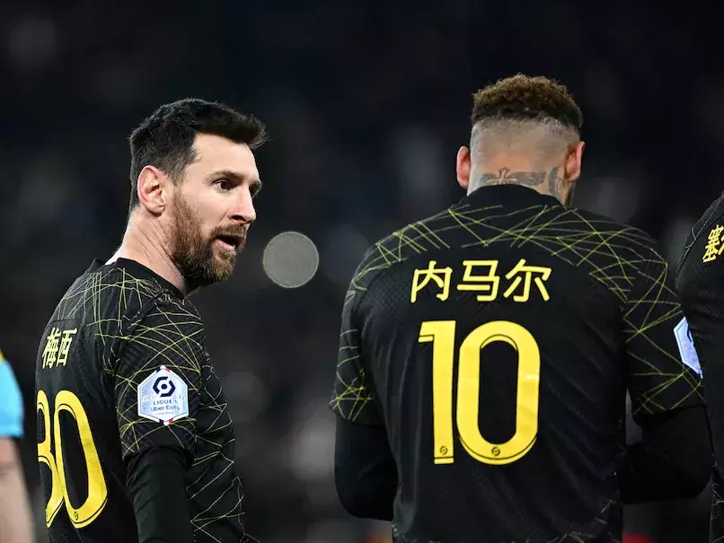 മെസ്സി, എംബാപ്പെ, നെയ്മർ.. താരപ്പട ഒന്നിച്ചിറങ്ങിയിട്ടും സമനിലയുമായി രക്ഷപ്പെട്ട് പി.എസ്.ജി മെസ്സി, എംബാപ്പെ, നെയ്മർ.. താരപ്പട ഒന്നിച്ചിറങ്ങിയിട്ടും സമനിലയുമായി രക്ഷപ്പെട്ട് പി.എസ്.ജി