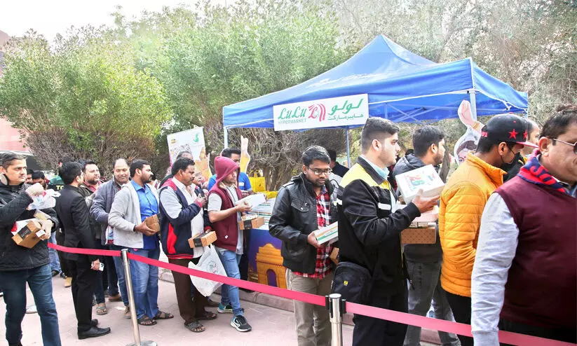 ആ​ഘോ​ഷ​ത്തി​ൽ മ​ധു​രം വി​ള​മ്പി ലു​ലു