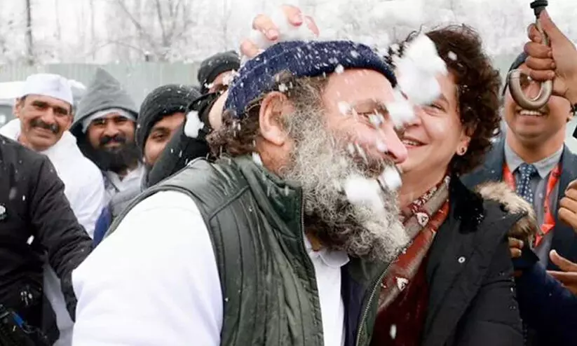 കശ്മീരിലെ മഞ്ഞുവീഴ്ചക്കിടെ രാഹുൽ-പ്രിയങ്ക ‘പോര്’ -Video കശ്മീരിലെ മഞ്ഞുവീഴ്ചക്കിടെ രാഹുൽ-പ്രിയങ്ക ‘പോര്’ -Video