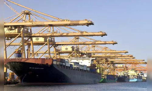 എ​ണ്ണ​യി​ത​ര ഉ​ൽ​പ​ന്ന​ങ്ങ​ളു​ടെ ക​യ​റ്റു​മ​തി അ​മ്പ​ത് ശ​ത​മാ​നം വ​ർ​ധി​ച്ചു