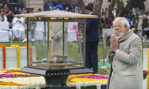 ഗാ​ന്ധി​ജി​ക്കു​ള്ള യ​ഥാ​ർ​ഥ ആ​ദ​ര​വ് സ്വ​ച്ഛ​ത, സ്വ​ദേ​ശി, സ്വ​ഭാ​ഷ എ​ന്നീ ആ​ശ​യ​ങ്ങ​ൾ സ്വീ​ക​രി​ക്കൽ -അ​മി​ത് ഷാ