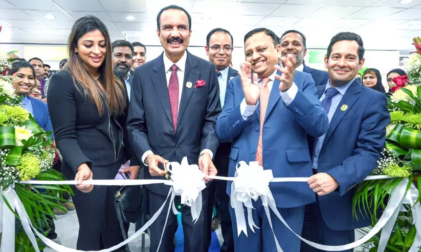 ആ​സാ​ദ്​ മൂ​പ്പ​ൻ