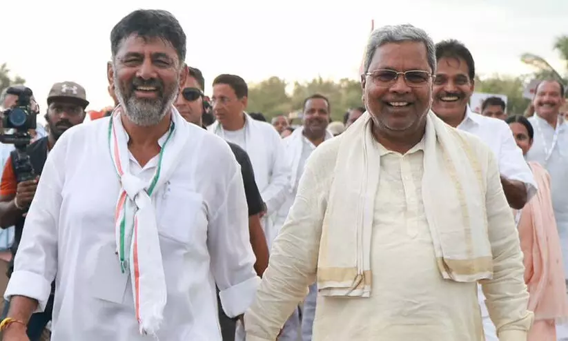 വെവ്വേറെ പ്രചാരണ ബസ് യാത്രയുമായി സിദ്ധരാമയ്യയും ശിവകുമാറും വെവ്വേറെ പ്രചാരണ ബസ് യാത്രയുമായി സിദ്ധരാമയ്യയും ശിവകുമാറും