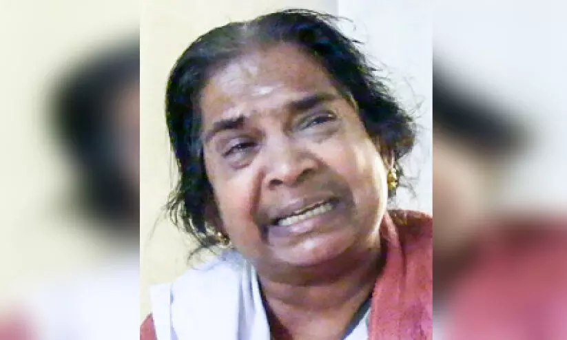 സ്വത്ത്​ തട്ടിയെടുത്ത്​ ഏക മകൾ ഉപേക്ഷിച്ചെന്ന്​ വയോധികയുടെ പരാതി