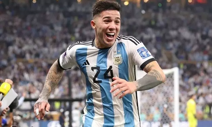 അർജന്റീന താരം എൻസോ ഫെർണാണ്ടസിനെ 1000 കോടി നൽകി ടീമിലെത്തിക്കാൻ ചെൽസി അർജന്റീന താരം എൻസോ ഫെർണാണ്ടസിനെ 1000 കോടി നൽകി ടീമിലെത്തിക്കാൻ ചെൽസി